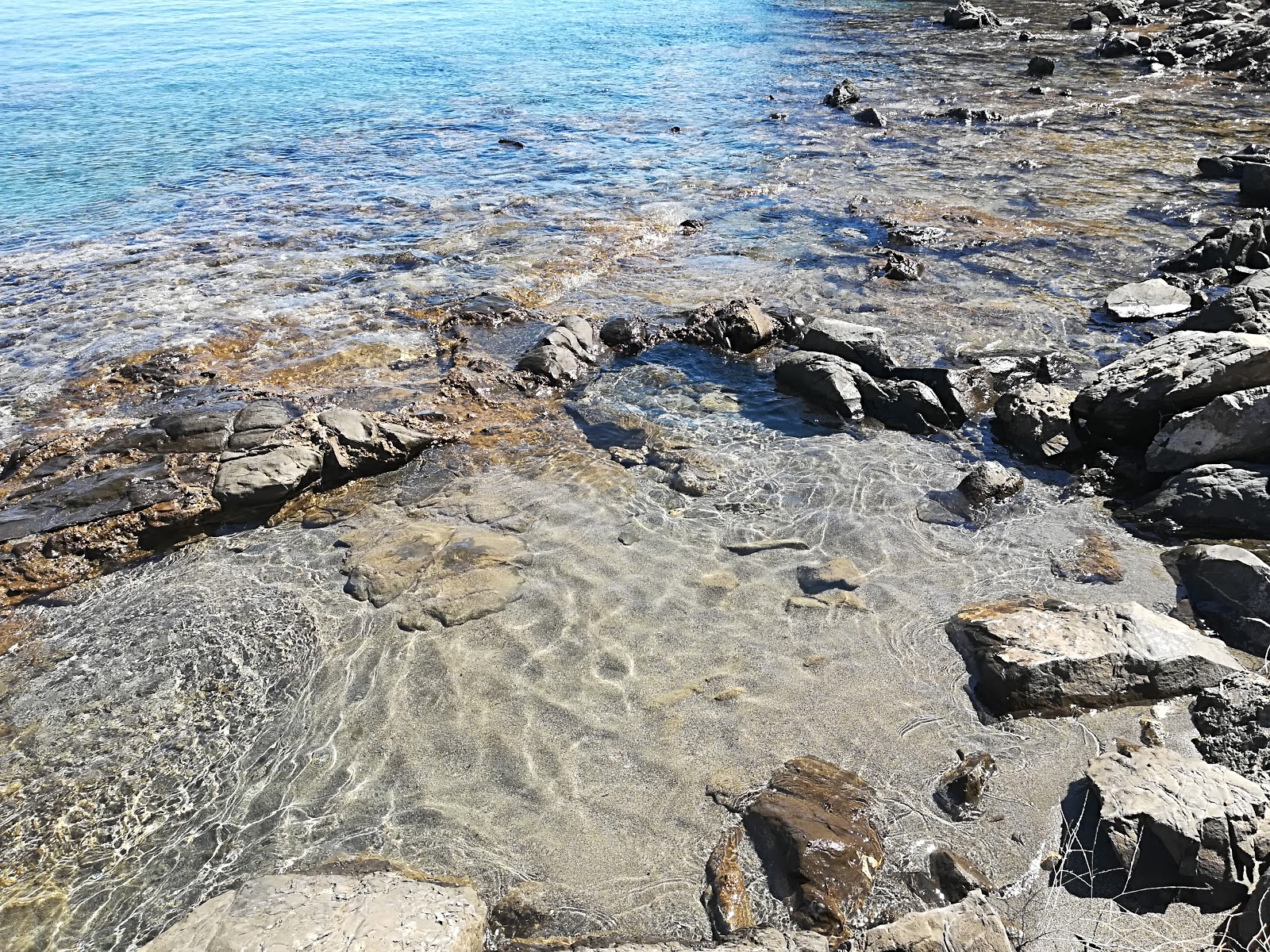 Foto av Ascent beach med turkos rent vatten yta