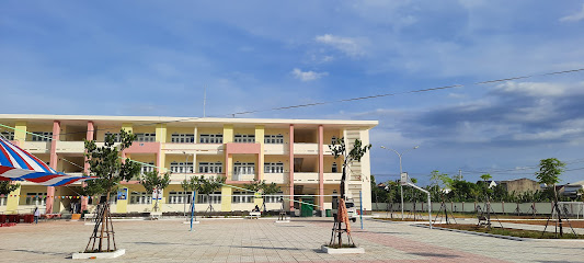 Trường THCS Quảng Phú