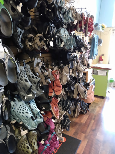 Clothing Store «Walk In the Woods», reviews and photos, 116 W 5th Ave, Mt Dora, FL 32757, USA
