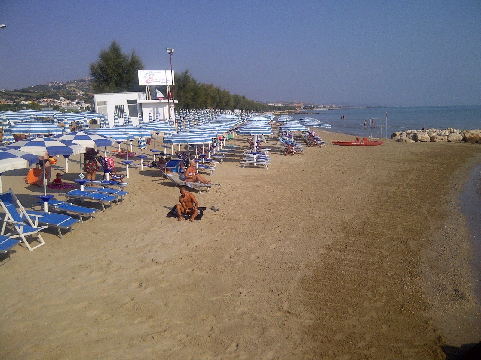 Foto av Spiaggia dei PuraVida med blått vatten yta
