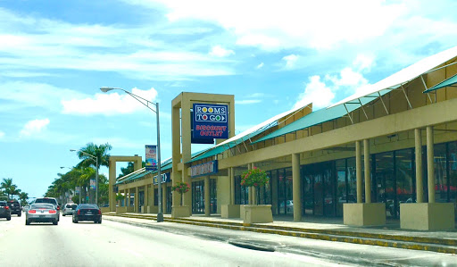 Outlet Store «Rooms To Go Outlet Furniture Store - Hialeah», reviews and photos, 750 W 49th St, Hialeah, FL 33012, USA