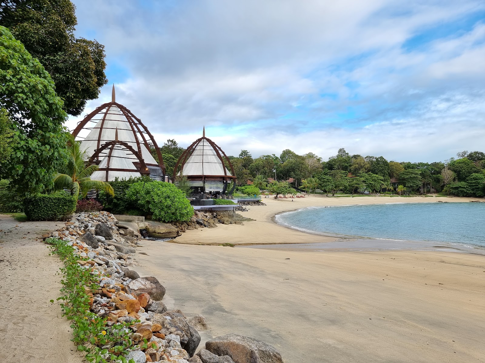 Foto von Langkawi natural Beach mit feiner beiger sand Oberfläche