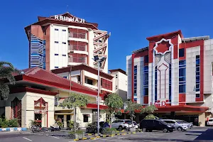Rumah Sakit Umum Daerah Haji Provinsi Jawa Timur image