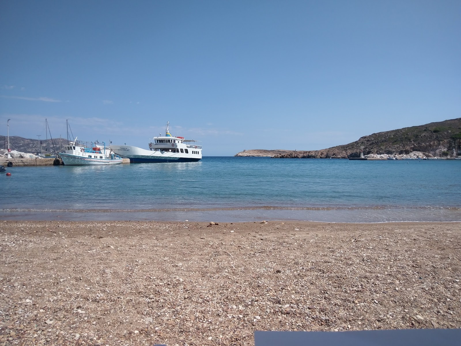 Foto de Psathi beach - bom local amigável para animais de estimação para férias