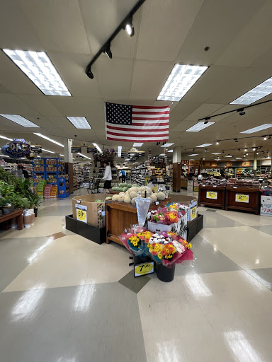 Grocery Store «Quality Food Center», reviews and photos, 460 E North Bend Way, North Bend, WA 98045, USA