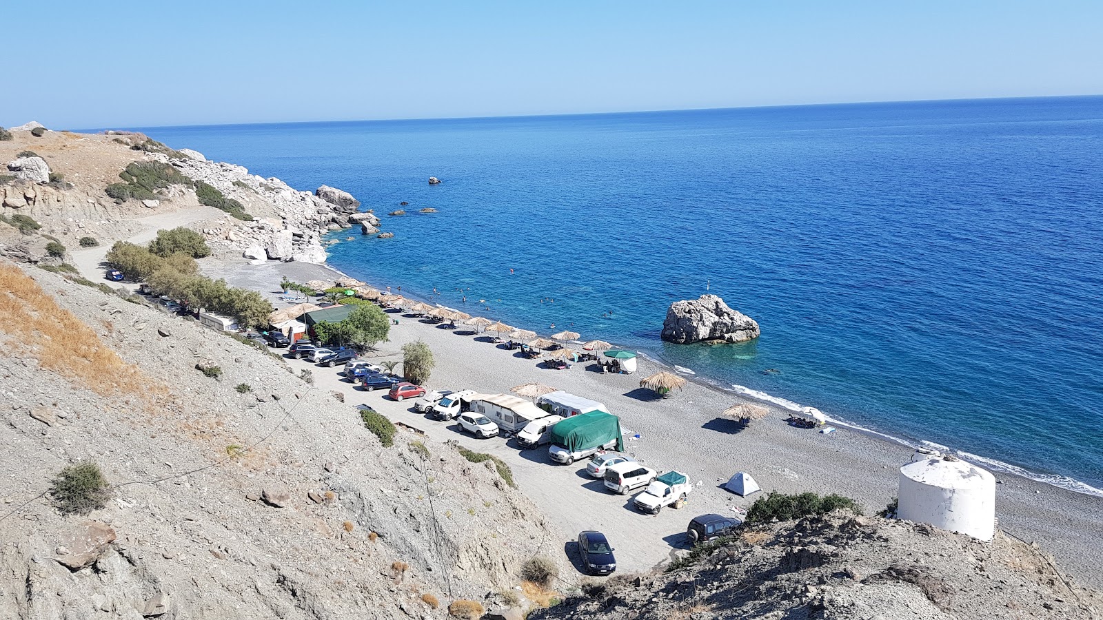 Fotografija Psili Ammos beach z sivi kamenček površino