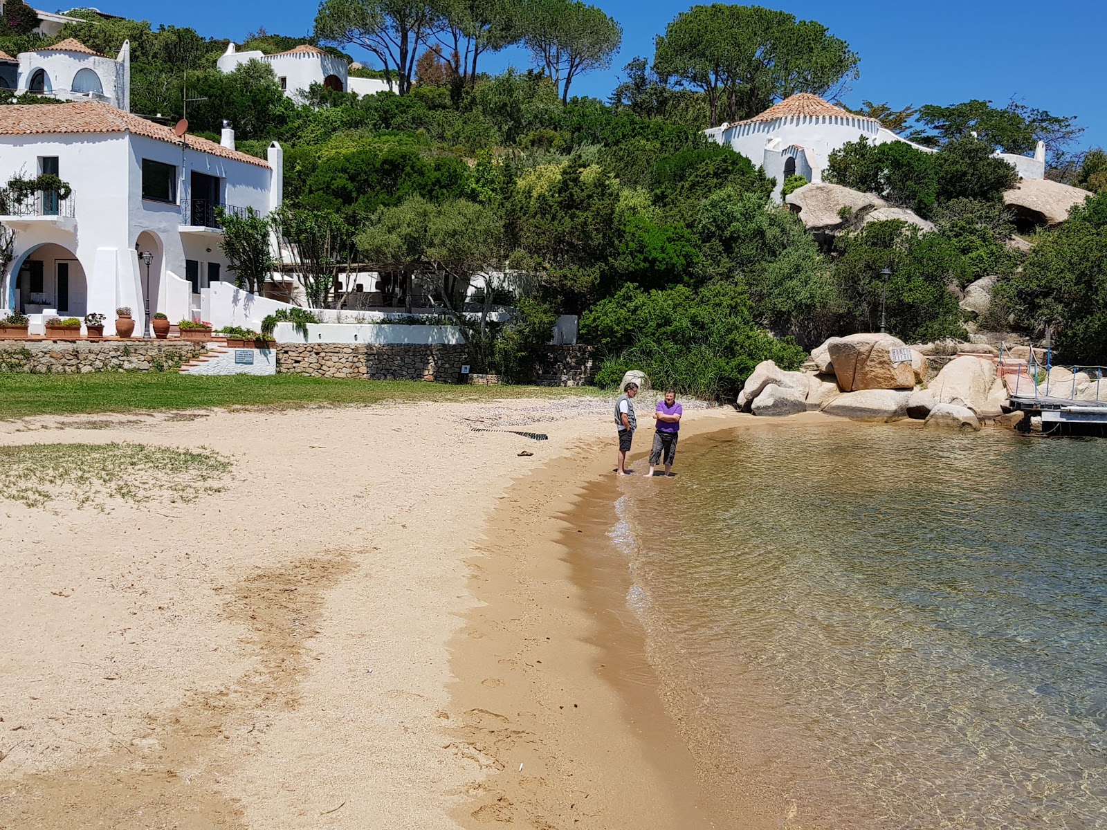Φωτογραφία του Porto Rafael με καφέ άμμος επιφάνεια