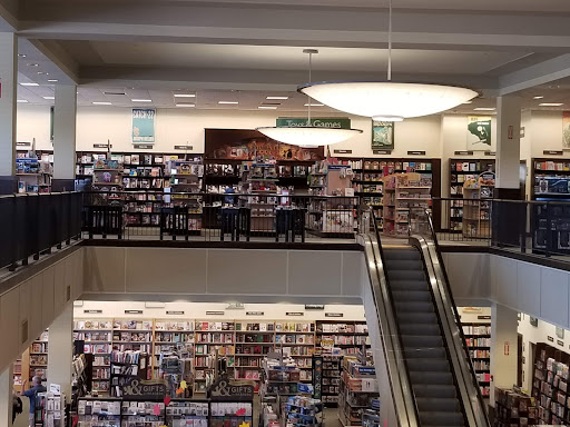 Shopping Mall «Menlo Park Mall», reviews and photos, 55 Parsonage Rd, Edison, NJ 08837, USA