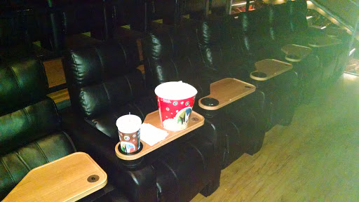 Movie Theater «United Artists Farmingdale 10», reviews and photos, 20 Michael Ave, Farmingdale, NY 11735, USA