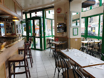Atmosphère du Restaurant Le Progrès Café Bar Brasserie à Fontenay-sous-Bois - n°1