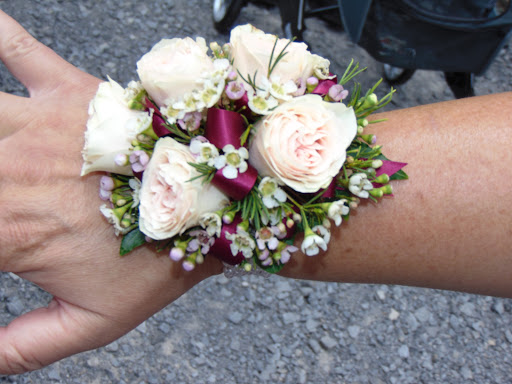 Florist «Avon Floral World», reviews and photos, 63 Genesee St, Avon, NY 14414, USA