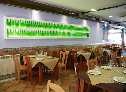 Sidreria Restaurante Urriellu - C. Naranjo de Bulnes, 1, 33690 Lugo de Llanera, Asturias, Spain