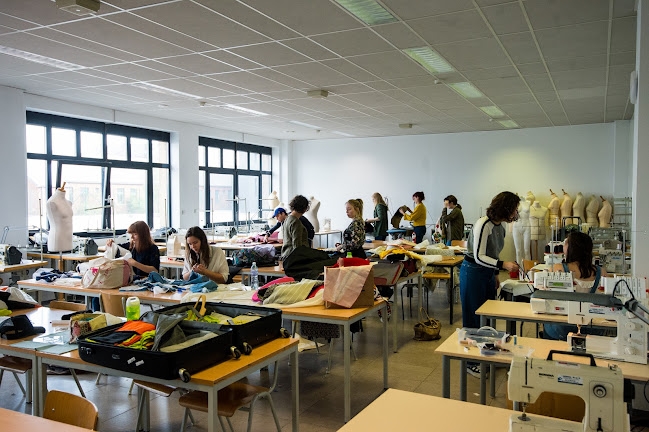 Beoordelingen van HELMo Fashion School (Bachelor in Textile and Fashion Technique) in Luik - Koeriersbedrijf