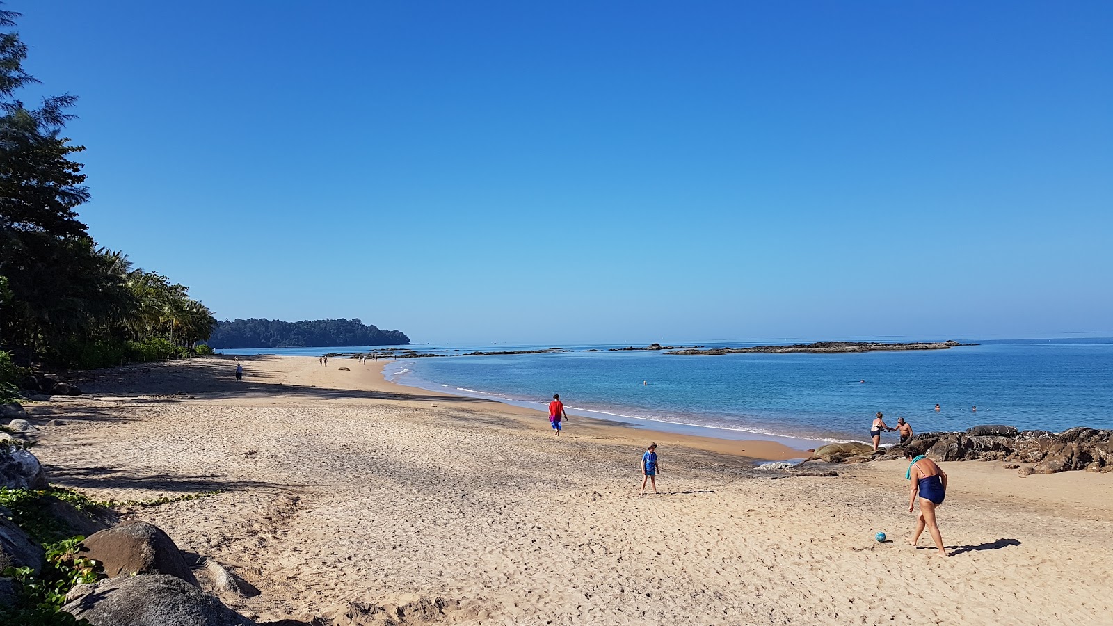 Foto von Nang Thong Beach mit grauer sand Oberfläche