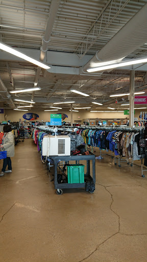Thrift Store «Goodwill Store & Donation Center», reviews and photos, 1521 Lee St, Des Plaines, IL 60018, USA