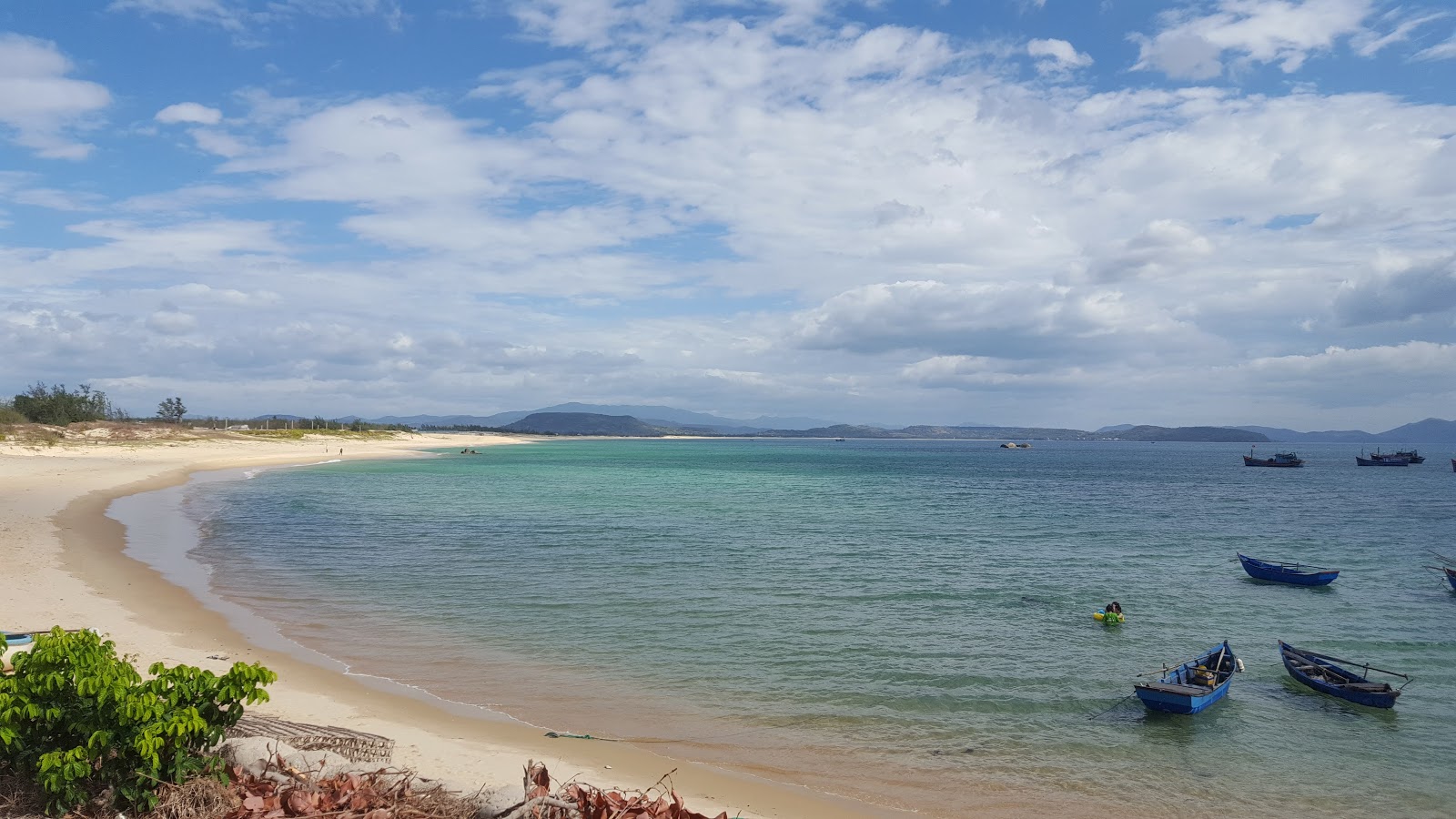 Foto von An Hai Beach II mit beiger sand Oberfläche