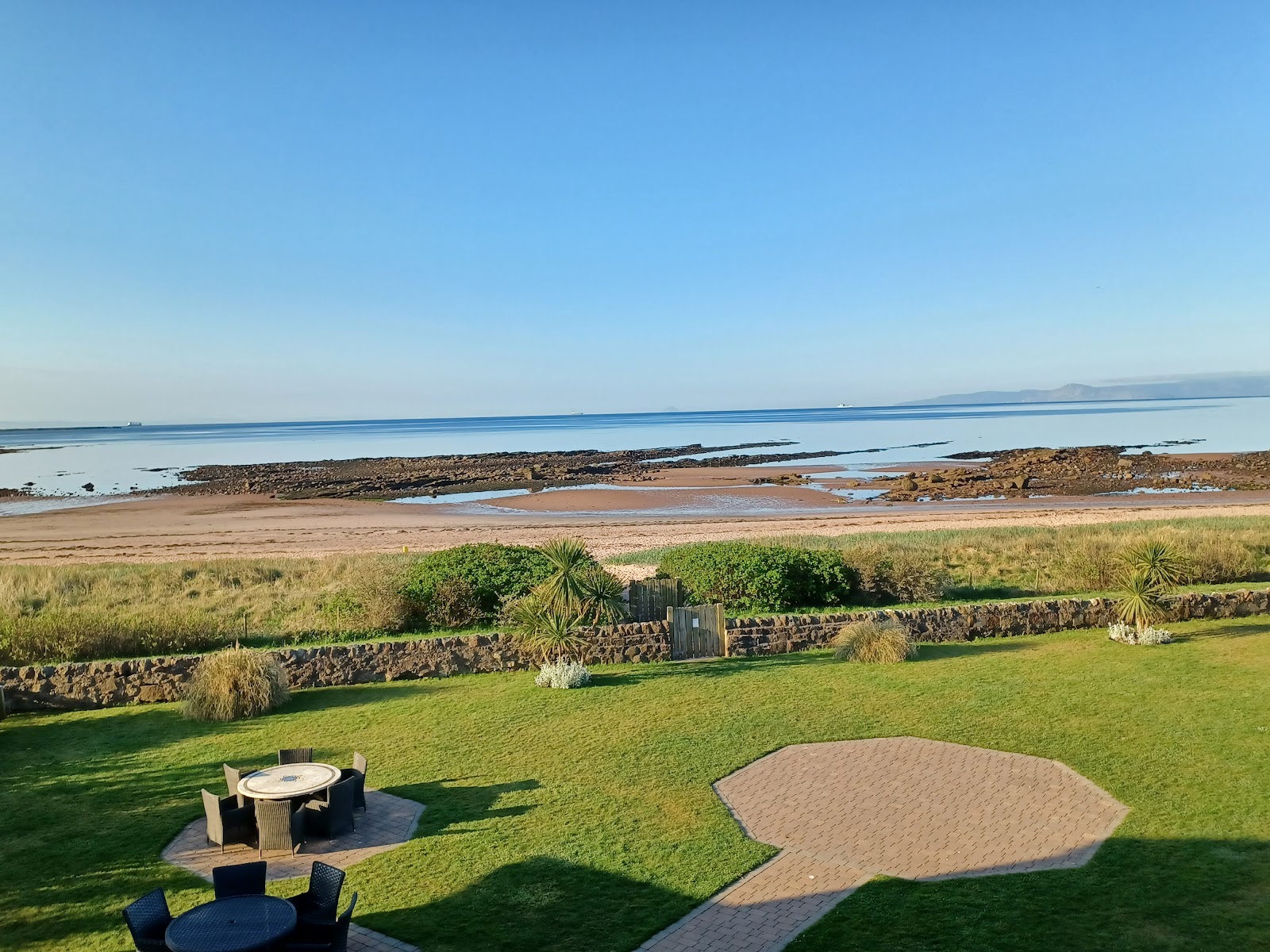 Foto van Campburn Beach en de nederzetting