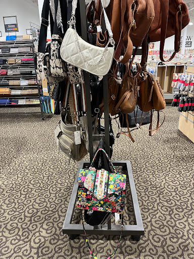 Shoe Store «DSW Designer Shoe Warehouse», reviews and photos, 375 E Altamonte Dr, Altamonte Springs, FL 32701, USA