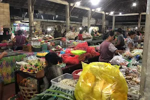 Traditional market Penarungan image