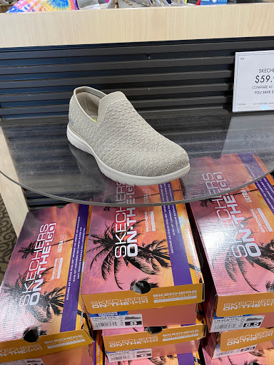 Shoe Store «DSW Designer Shoe Warehouse», reviews and photos, 314 Marketplace Mile, Plainfield, IN 46168, USA