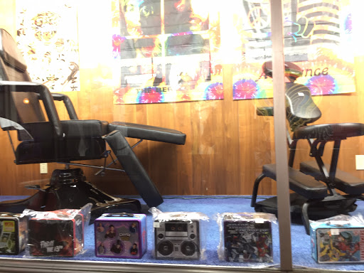 Tobacco Shop «The Glass House», reviews and photos, 536 W Tuscarawas Ave, Barberton, OH 44203, USA