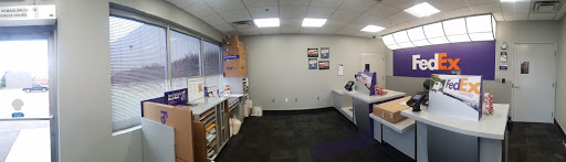 Shipping and Mailing Service «FedEx Ship Center», reviews and photos, 41390 W 11 Mile Rd, Novi, MI 48375, USA