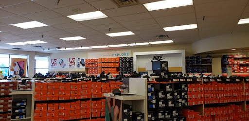 Shoe Store «Famous Footwear», reviews and photos, 1740 Park Manor Blvd, Pittsburgh, PA 15205, USA