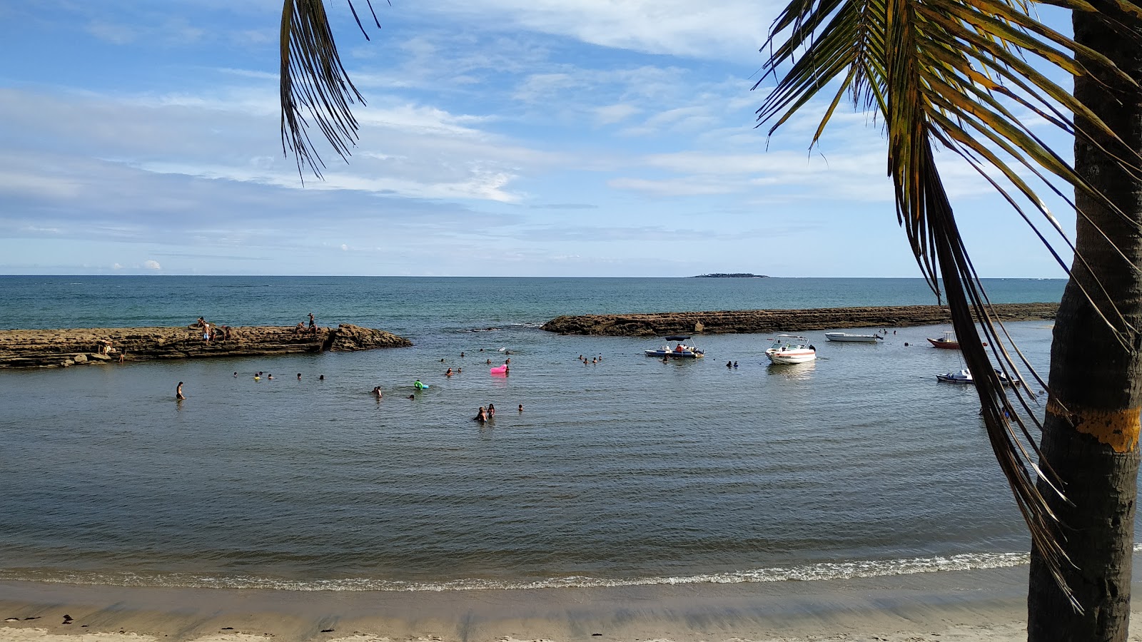 Valokuva Praia de Filemonista. pinnalla turkoosi puhdas vesi:n kanssa