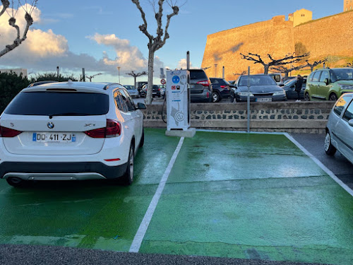 Borne de recharge de véhicules électriques E-motum Station de recharge Calvi