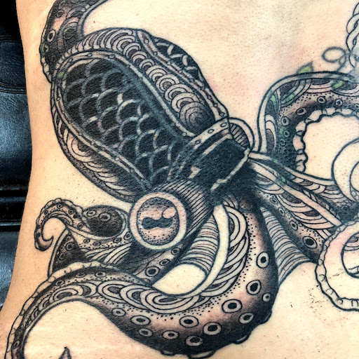 Tattoo Shop «The Tattoo Room», reviews and photos, 2315 Kuehner Dr #111, Simi Valley, CA 93063, USA