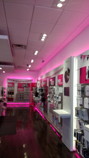 Cell Phone Store «T-Mobile», reviews and photos, 10319 W Broad St, Glen Allen, VA 23060, USA