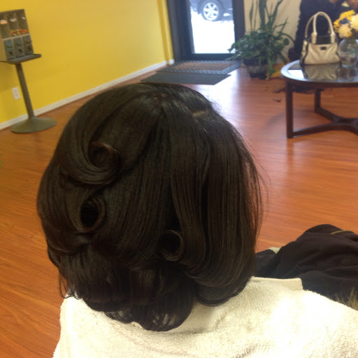 Beauty Salon «New Image Dominican Hair Salon», reviews and photos, 143 W Main St, Norristown, PA 19401, USA