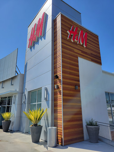 Clothing Store «H&M», reviews and photos, 37 Aquarium Way, Long Beach, CA 90802, USA