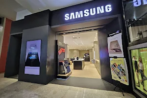 Samsung Experience Store - Mall Panakkukang image