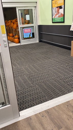 Grocery Store «Kroger», reviews and photos, 725 W Central Ave, Springboro, OH 45066, USA