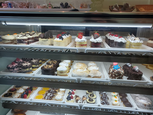 Cake Shop «Dulce de Leche Cake Shop», reviews and photos, 346 N Windsor Ave, Brightwaters, NY 11718, USA