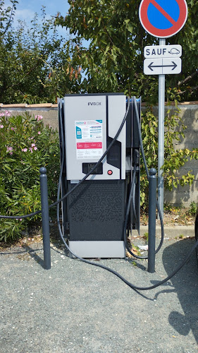 Borne de recharge de véhicules électriques MObiVE Station de recharge Saint-Georges-d'Oléron