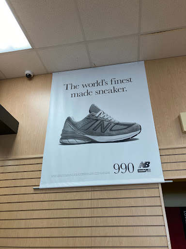 Shoe Store «New Balance Chicago», reviews and photos, 17W490 22nd St, Oakbrook Terrace, IL 60181, USA