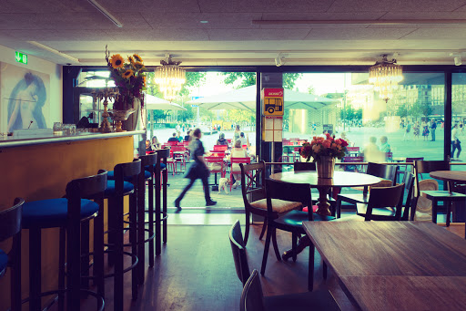 Bernhard Bar Cafe