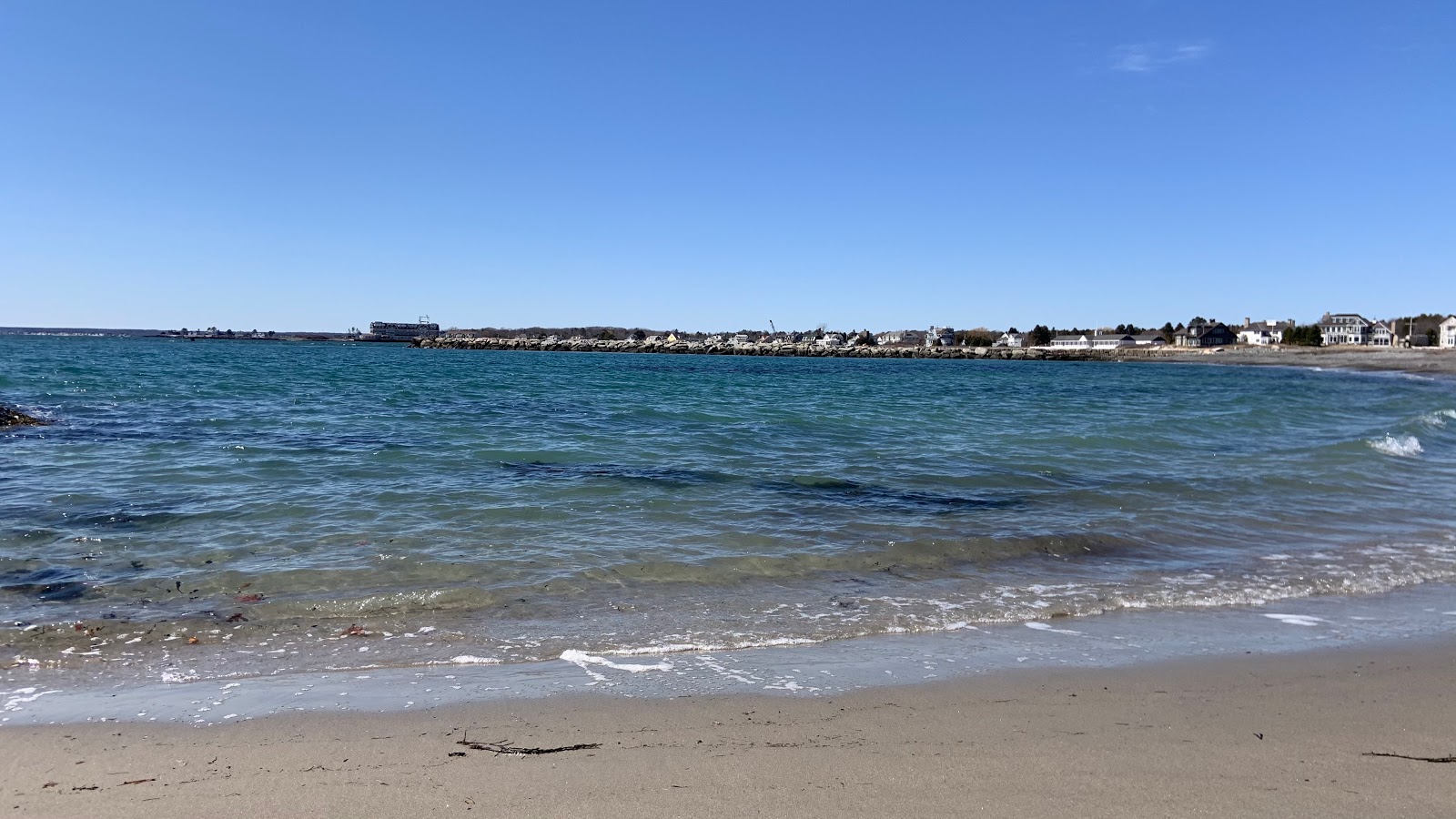 Photo de Colony beach avec l'eau cristalline de surface