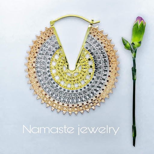 Tattoo Shop «Ageless Arts Tattoo and Body Piercing Studios», reviews and photos, 2407 S Kedzie Ave, Chicago, IL 60623, USA