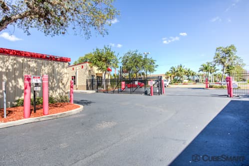 Self-Storage Facility «CubeSmart Self Storage», reviews and photos, 6915 Manatee Ave W, Bradenton, FL 34209, USA