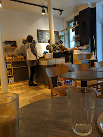 Atmosphère du Restaurant servant le petit-déjeuner Kozy Bosquet à Paris - n°4
