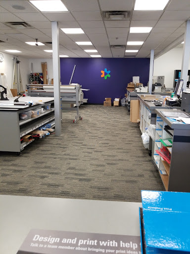 Print Shop «FedEx Office Print & Ship Center», reviews and photos, 24125 Magic Mountain Pkwy, Santa Clarita, CA 91355, USA