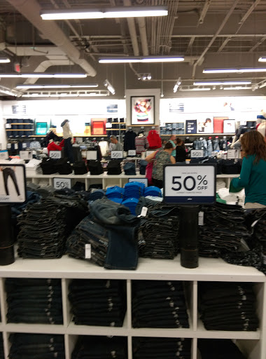 Clothing Store «Gap Outlet», reviews and photos, 12801 W Sunrise Blvd, Sunrise, FL 33323, USA