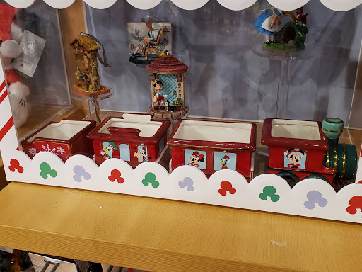 Toy Store «Disney Store», reviews and photos, 350 W Hillcrest Dr, Thousand Oaks, CA 91360, USA