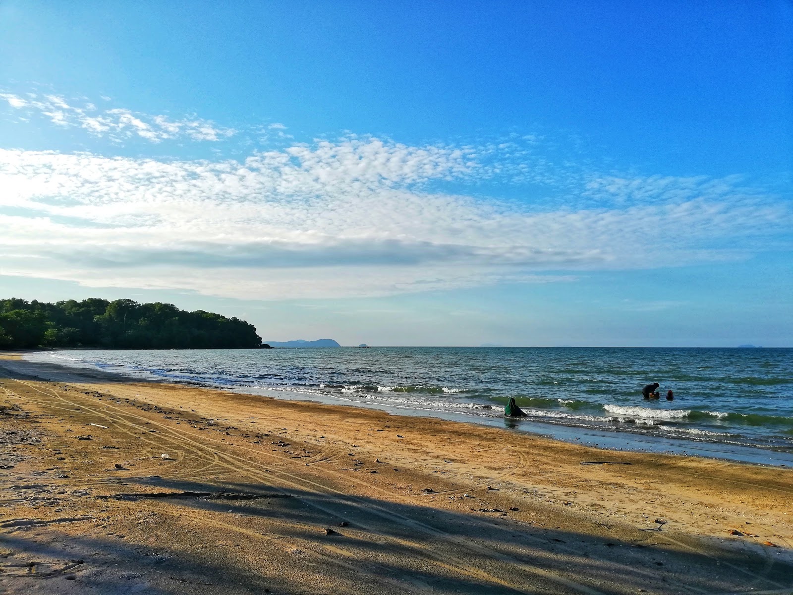 Sri Beach的照片 带有碧绿色水表面