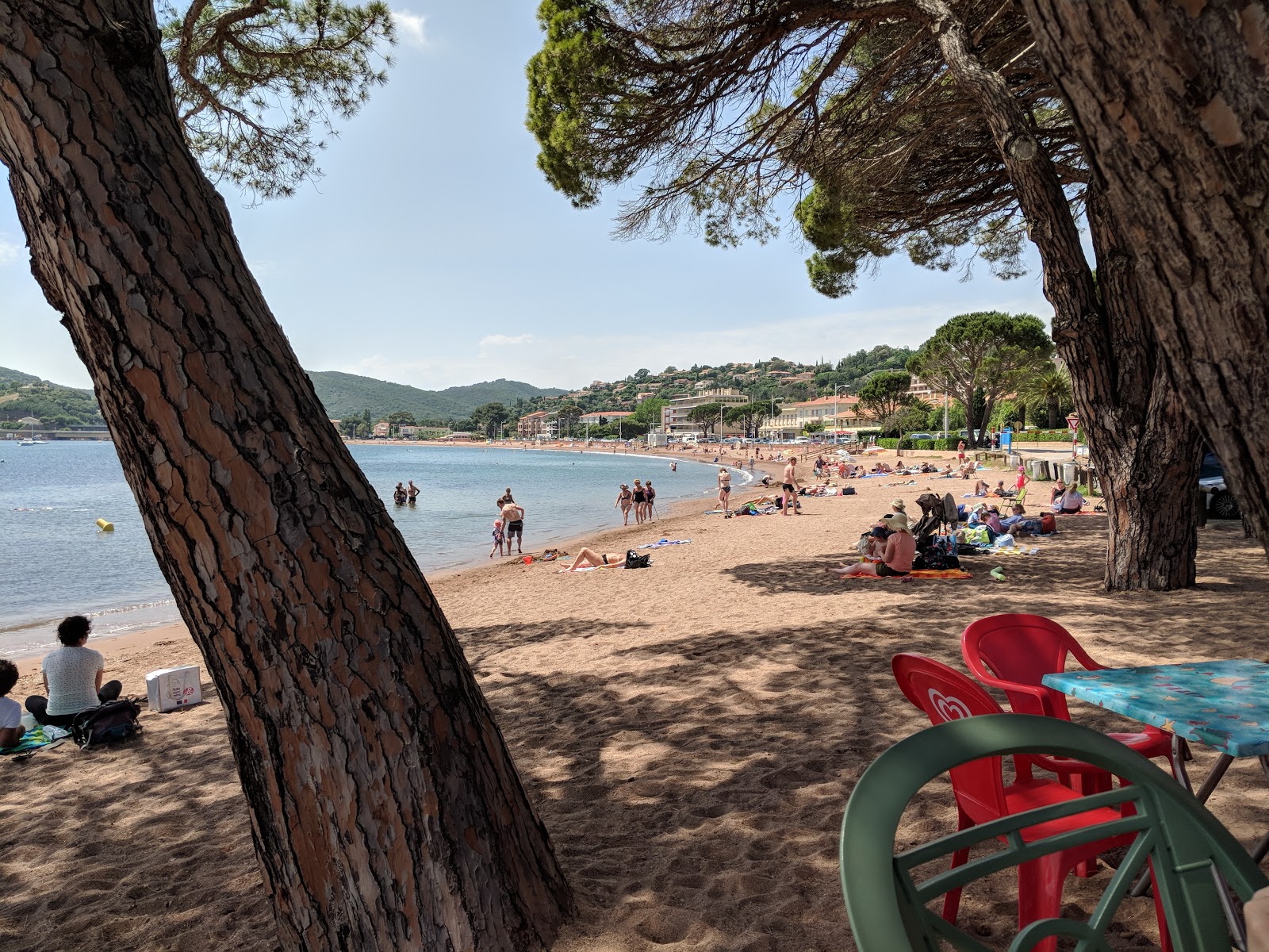 Foto di Spiaggia di Agay con costa lunga e dritta