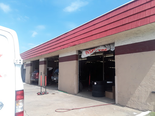 Tire Shop «Discount Tire Store», reviews and photos, 9131 Long Point Rd, Houston, TX 77055, USA