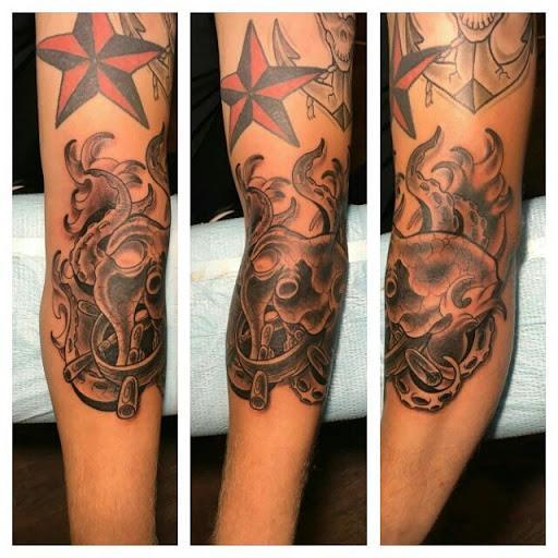 Tattoo Shop «Twisted Skull Studios», reviews and photos, 206 4th St S, La Crosse, WI 54601, USA